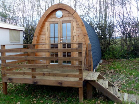 atypisches Fass-Chalet