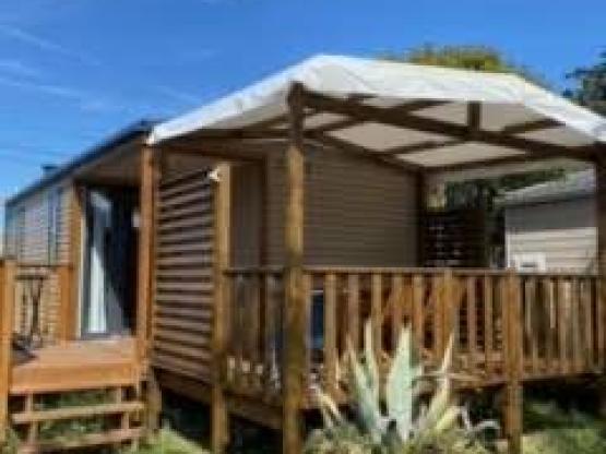 Mobilheim Premium 30m² (2 Schlafz.) + überdachte Terrasse + Klima + TV + LV + Wäsche