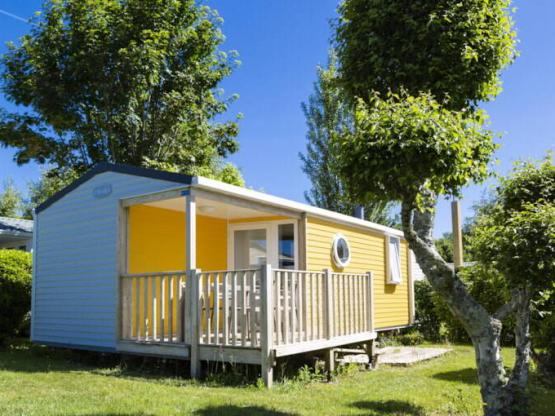 Mobilheim Confort 28m² - 2 Schlafzimmer - halboffene Terrasse - TV