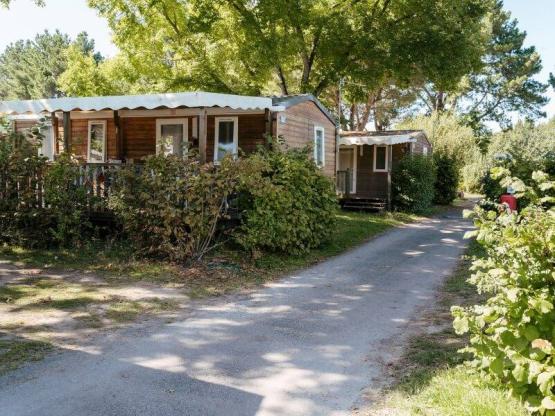 Mobilheim Confort 29m² - 3 Schlafzimmer - Überdachte Terrasse - TV - Geschirrspüler