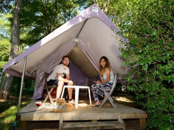 Treck-Zelt: Stellplatz mit einer Canadienne aus Stoff 1 Zimmer + Terrasse