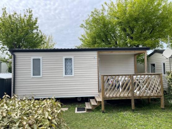 Mobile-home 25m² (IRM LOGGIA 2021) + Terrasse bois semi-couverte 8m²