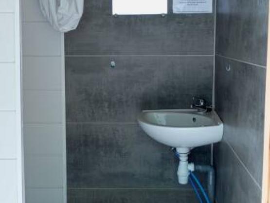 Emplacement Premium N°1 avec sanitaire individuel