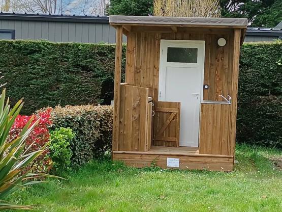 Stellplatz mit eigener Sanitäranlage