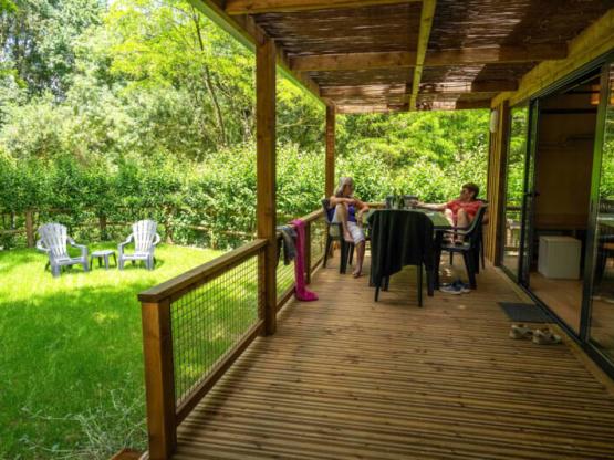 Hütte Colombia 30m² Premium - 2 Zimmer + überdachte Terrasse + Klim - Autofreier Raum