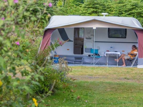 Campingplätze Luxeriös XL (Campingplätze + Fahrzeug + Strom 10 Ampere.)