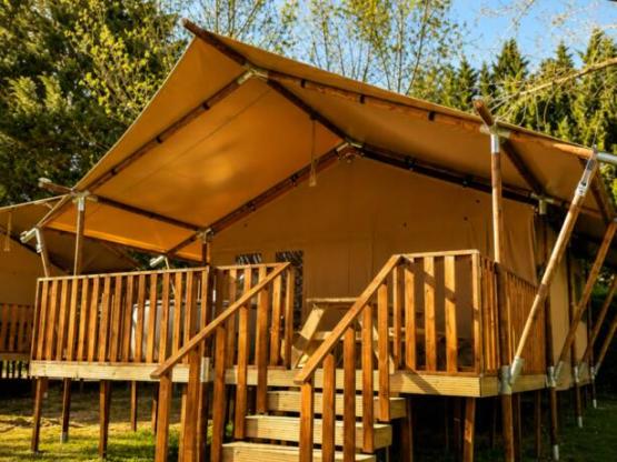 Wood Lodge Premium 27m² (2ch-4pers) avec sanitaires + terrasse 16m² + LV + SPA privatif