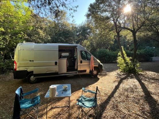 Stellplatz Confort XL für Zelt/Van/Wohnwagen/Wohnmobil (inklusive Strom)