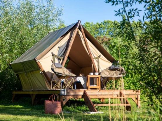 Emplacement Mooréa, tente canadienne