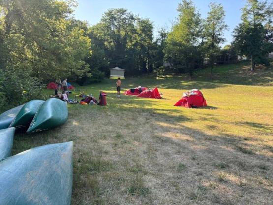 Forfait Bivouac (1 Zelt, 1 Person) - ohne Strom- Wanderer, Radfahrer, Kanu-/Kajakfahrer