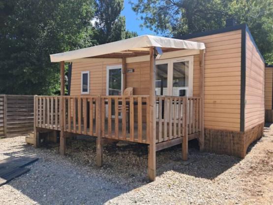 Stacaravan Premium - 2 slaapkamers + slaapbank