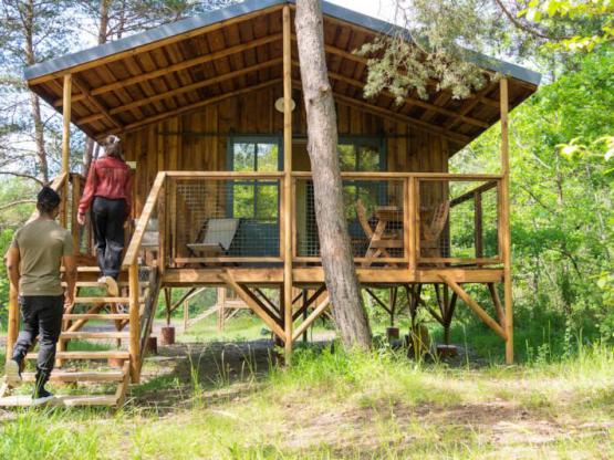 Großes Chalet auf Stelzen