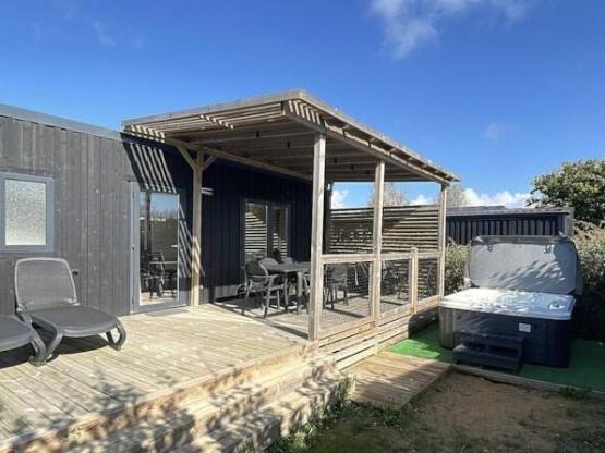 Homeflower Premium 29m² (2 Schlafzimmer) + KLIMAANLAGE + TV + Bettwäsche + Jacuzzi