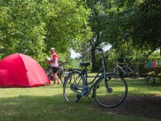 Camping Stellplatz für 2 Räder (Cyclo - Motorrad)