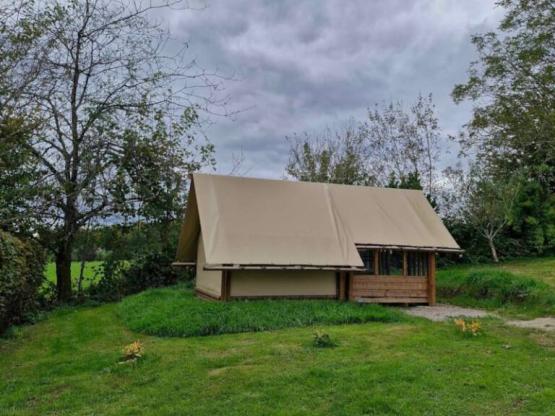 ZELT FÜR WANDERUNGEN/RADTOUREN