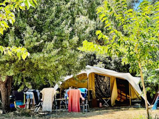 EMPLACEMENT TENTE + Voiture + Electricité