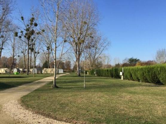 Stelleplatz mit Kuhlschrank