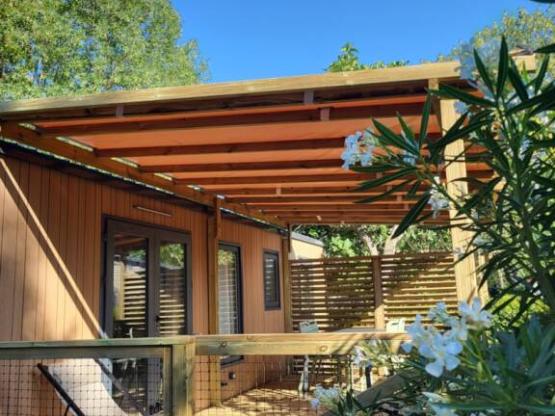 Mobilheim PREMIUM 30m² - 2 Schlafzimmer - TV - Spüllmachine - Klimaanlage - überdachte Terrasse -