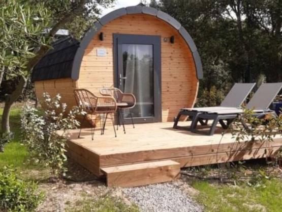 Cabane - 1 chambre - TV - Clim  - sans sanitaires