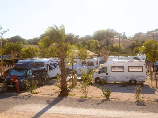 Stellplatz Komfort Large Zelt/Van/Wohnwagen/Wohnmobil (mit Strom)