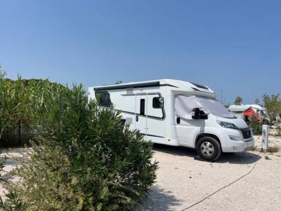 Grand Komfort Large Stellplatz für Zelt/Van/Wohnwagen/Wohnmobil