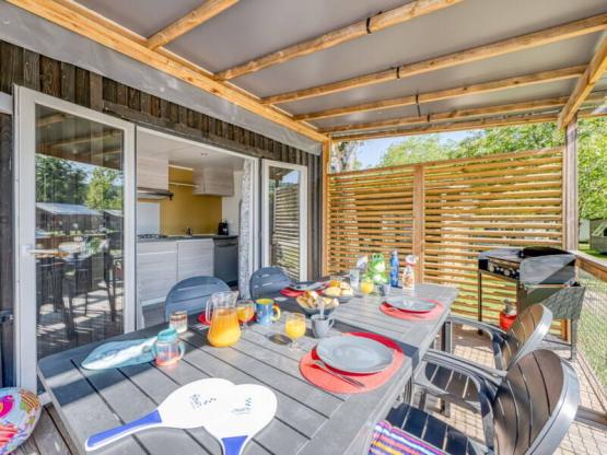 Homeflower PREMIUM PLUS Jacuzzi 29m² (2 Schlafzimmer) + Betten bei Ankunft bezogen und Reinigung