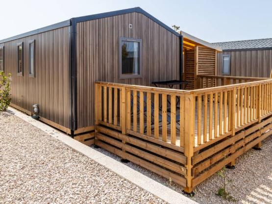 Mobilheim PREMIUM Hanglage 4 Personen (15 m² Terrasse)
