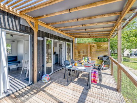 Homeflower Premium - 29m² - 2 slaapkamers + 21m² overdekt terras + airconditioning + TV + lakens
