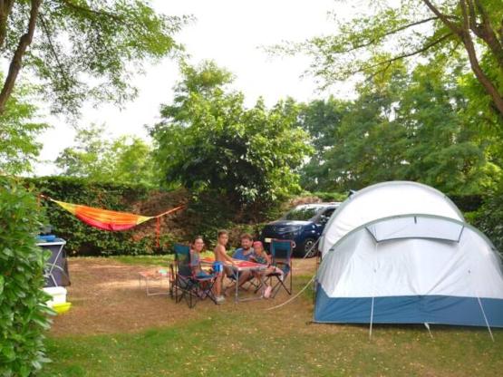 Stellplatz Privilège (Zelt, Wohnwagen, Wohnmobil / 1 Auto) 100 - 130m²