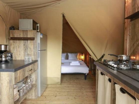 Zelt Lodge Confort 34m² (2 Schlafzimmer) - mit Sanitäranlagen