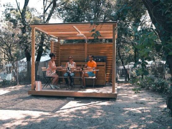 SIGNATURE Stellplatz mit ausgestatteter Terrasse / D