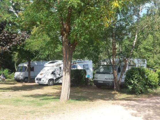 Pitch for motorhome, caravan or van (included in the rate: 2 pers., elec)