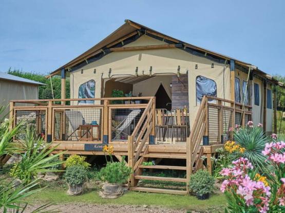 KENIA Lodgezelt auf Stelzen