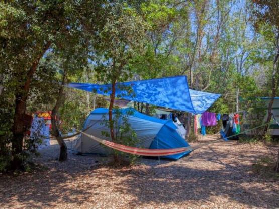 Standplaats XXL (voor zeer grote tenten, caravans of campers)