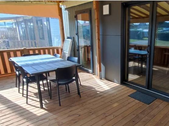 Casa móvil mediterránea de 3 dormitorios con aire acondicionado