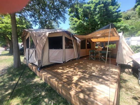 Voll ausgestattetes Zelt – Großes Modell „Camping-Ready“ 2025