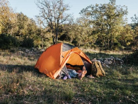 Parcela + 1 vehículo