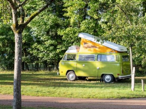 Forfait camping (emplacement, 2 personnes, 1 véhicule)