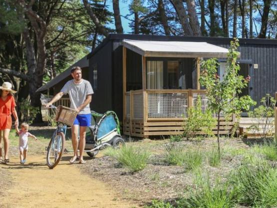 Premium Mobilheim 34m² (2 Schlafzimmer) + Terrasse + TV + Bettwäsche und Handtücher - 7 Nächte