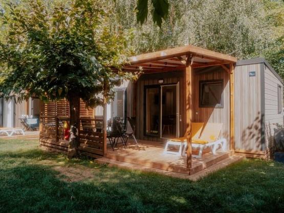 NEW// Mobilheim Oasis Premium 35m² - 2 Schlafzimmer + Überdachte Terrasse + LV + TV + Clim + Plancha