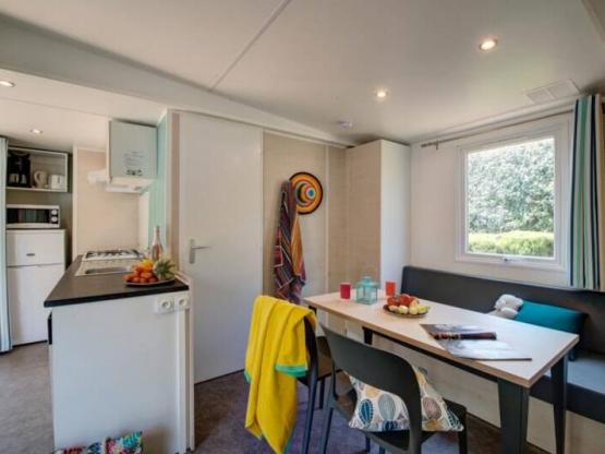 Komfort-Mobilheim 35m² (3 Schlafzimmer – 6 Personen) + Terrasse + TV + Geschirrspüler + Klimaanlage