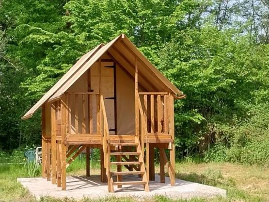 Petit bivouac lodge en bois