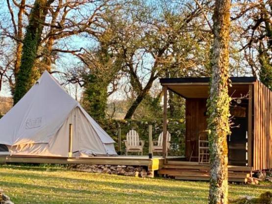 Tente Nomade Insolite - 1 chambre - avec cuisine et sanitaire privé