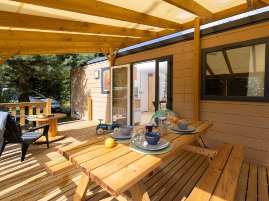 Bungalow Sapin - 32m² avec terrasse en bois semi-couverte