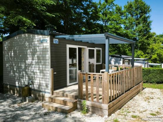 Mobil-Home Confort 22m² - 1 chambre + terrasse semi-couverte 12m² + TV + Clim -