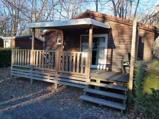Hütte Standard 40m² - 2 Schlafzimmer + TV + überdachte Terrasse