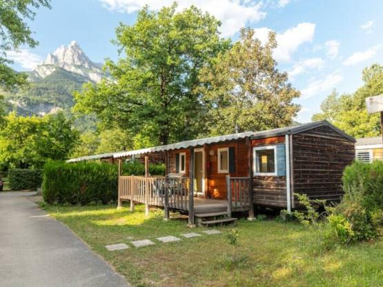 Mobilheim Standard 27m² - 2 Schlafzimmer  + TV + Terrasse