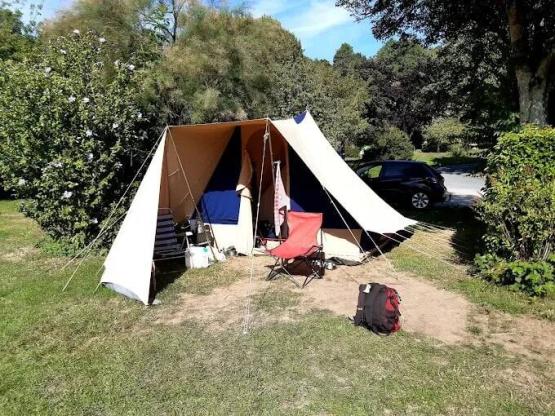 EMPLACEMENT TENTE(S) + 1/6 personne + électricité + véhicule
