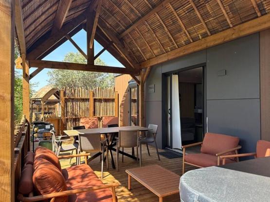 TAOS Luxe 40m2 terrasse 35m2+ jacuzzi privatif  - 6 pers 3 chambres 2 SDB - clim - Lave Vaisselle