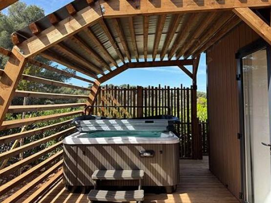 TAOS Luxe 40m2 terrasse couverte + Jacuzzi privatif - 6 pers / 2 sdb - A/C + Kit linge inclus
